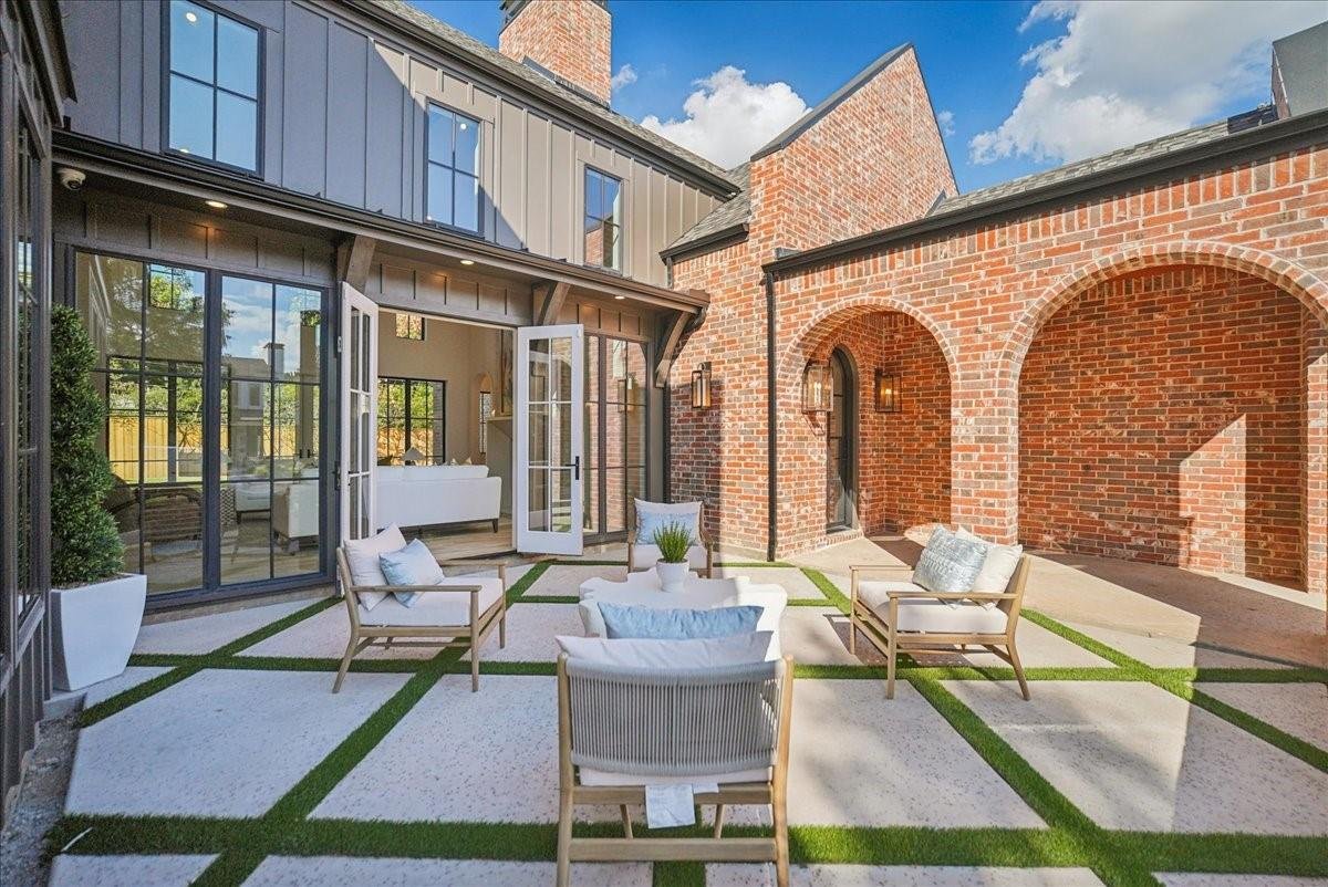Private Courtyard